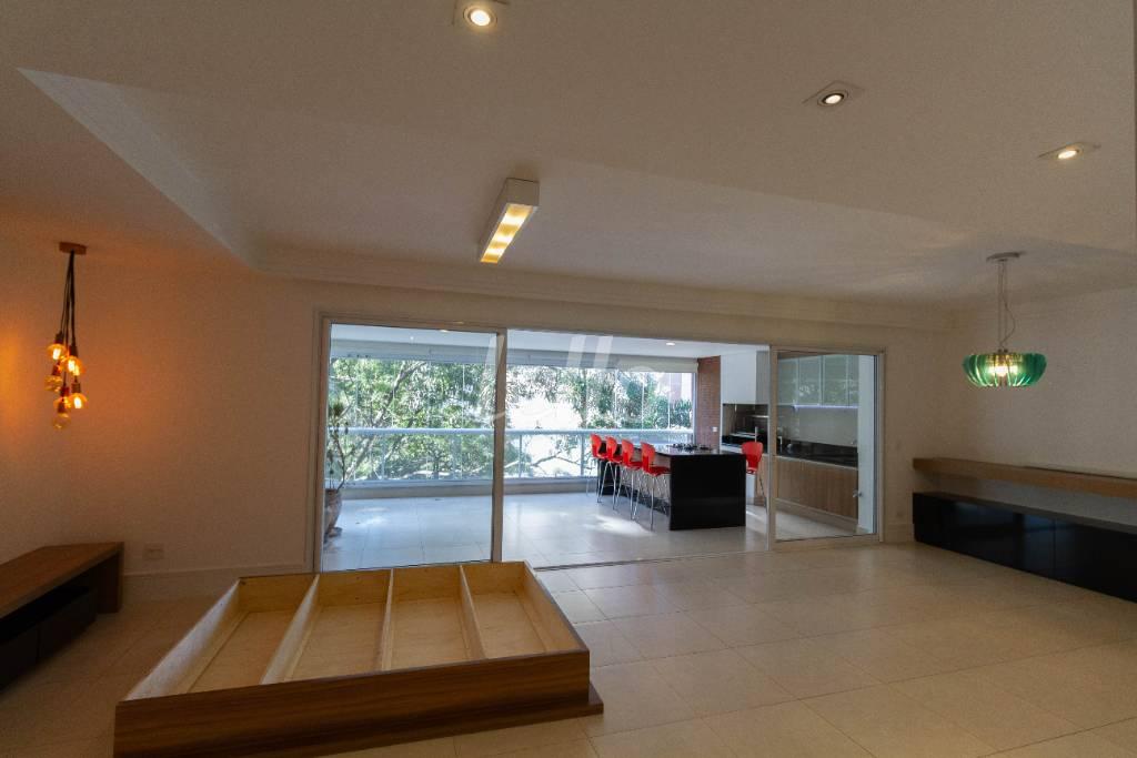 SALA de Apartamento à venda, Padrão com 171 m², 3 quartos e 4 vagas em Perdizes - São Paulo