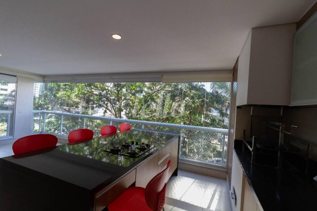 VARANDA GOURMET de Apartamento à venda, Padrão com 171 m², 3 quartos e 4 vagas em Perdizes - São Paulo