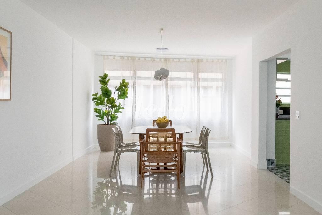 SALA de Apartamento para alugar, Padrão com 204 m², 2 quartos e em República - São Paulo