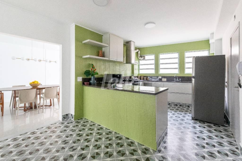 COZINHA de Apartamento para alugar, Padrão com 204 m², 2 quartos e em República - São Paulo