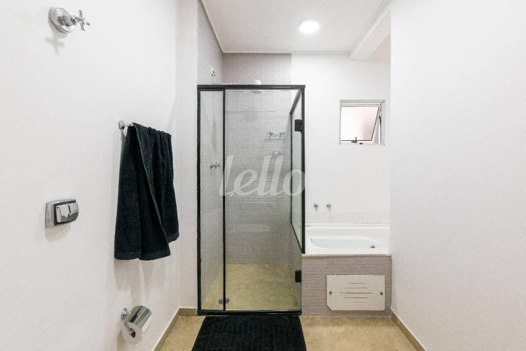 BANHEIRO SUITE de Apartamento para alugar, Padrão com 204 m², 2 quartos e em República - São Paulo