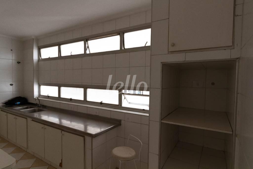 COZINHA de Apartamento para alugar, Padrão com 210 m², 3 quartos e 2 vagas em Itaim Bibi - São Paulo