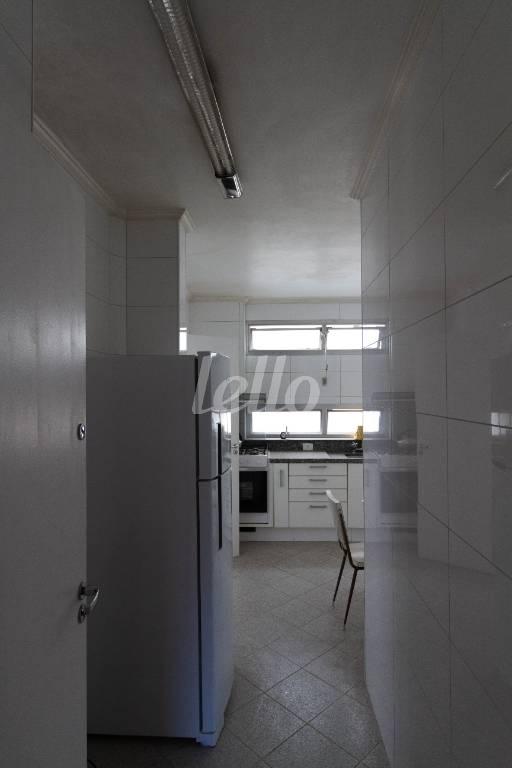 CORREDOR CENTRAL de Apartamento para alugar, Padrão com 210 m², 3 quartos e 2 vagas em Itaim Bibi - São Paulo