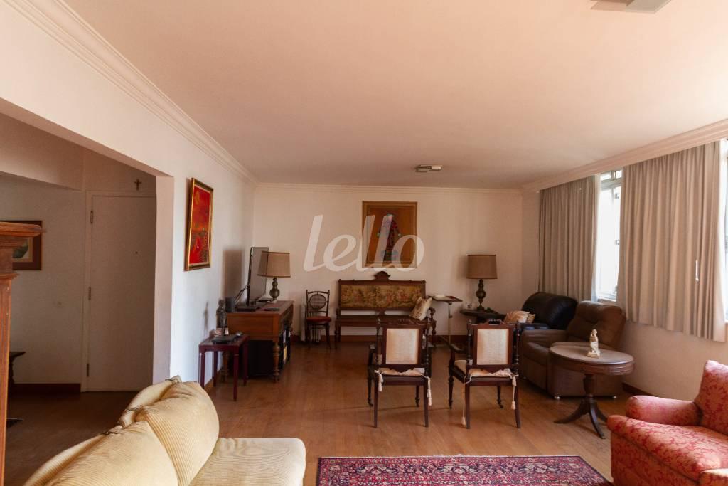 SALA DE ESTAR de Apartamento para alugar, Padrão com 210 m², 3 quartos e 2 vagas em Itaim Bibi - São Paulo