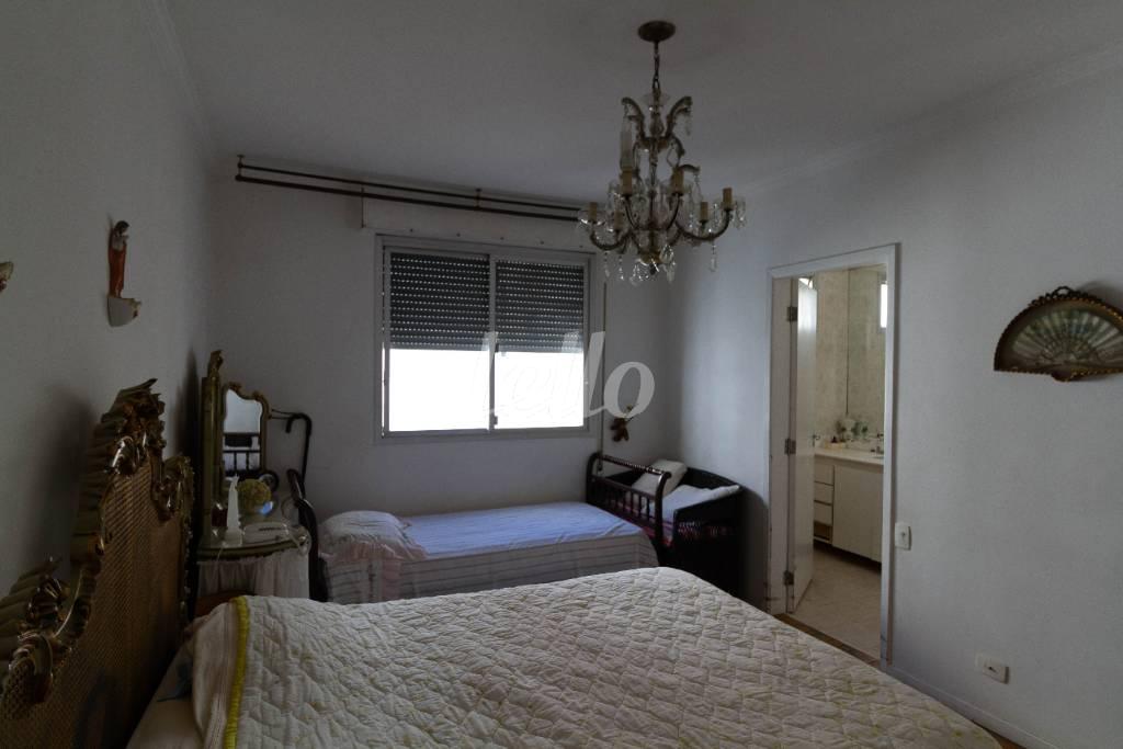 DORMITÓRIO 1 SUÍTE de Apartamento para alugar, Padrão com 210 m², 3 quartos e 2 vagas em Itaim Bibi - São Paulo