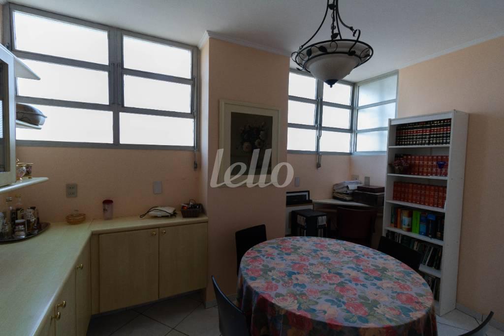 COPA de Apartamento para alugar, Padrão com 300 m², 2 quartos e 2 vagas em Consolação - São Paulo