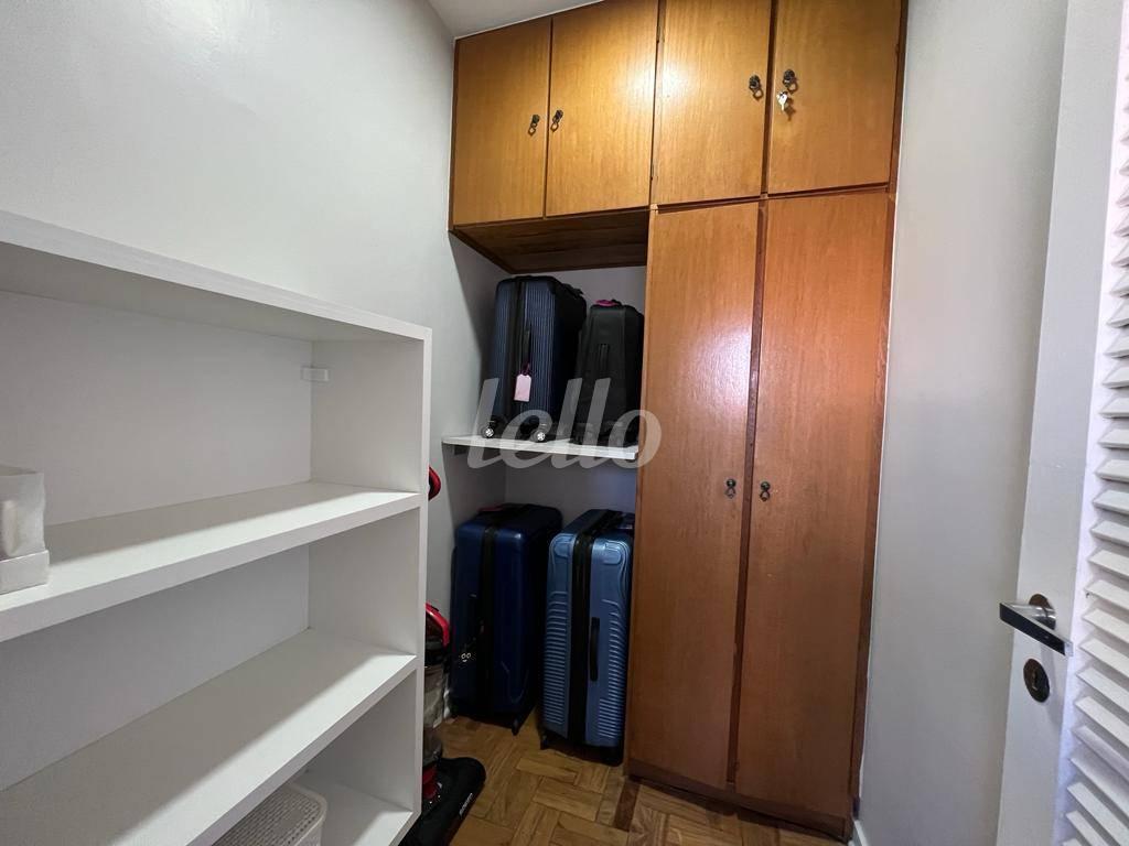DORMITÓRIO DE SERVIÇO de Apartamento à venda, Padrão com 124 m², 3 quartos e 4 vagas em Alto da Lapa - São Paulo