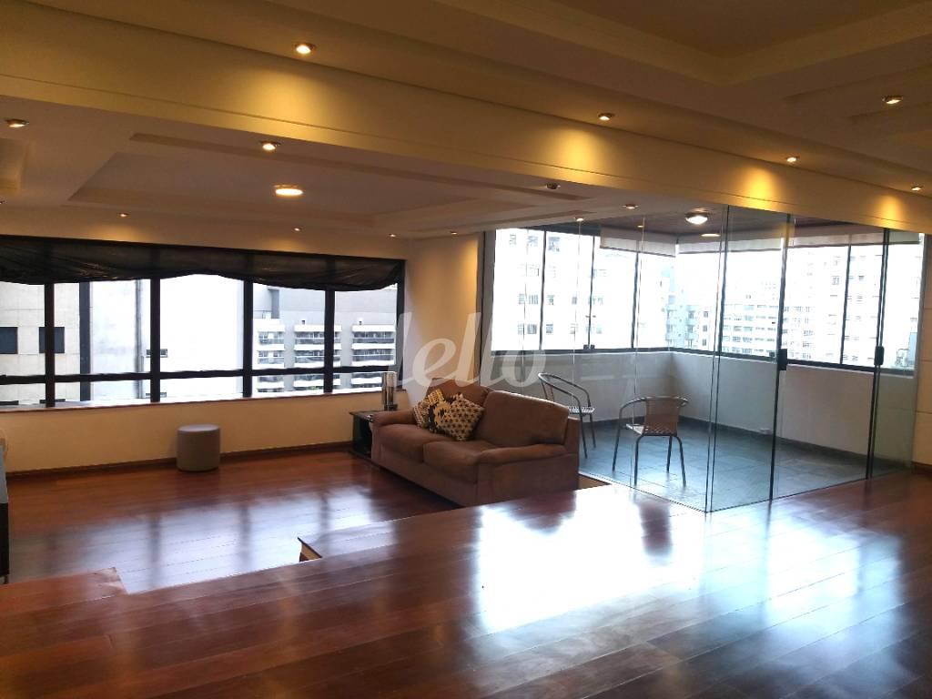 SALA de Apartamento para alugar, Padrão com 185 m², 3 quartos e 3 vagas em Paraíso - São Paulo