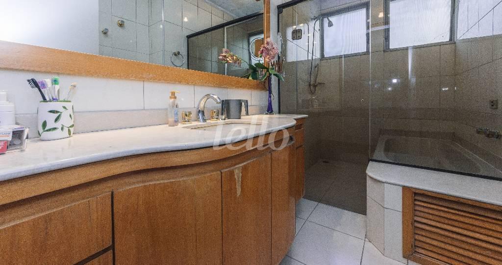 BANHEIRO SUITE de Apartamento à venda, Padrão com 151 m², 3 quartos e 2 vagas em Jardim Paulista - São Paulo