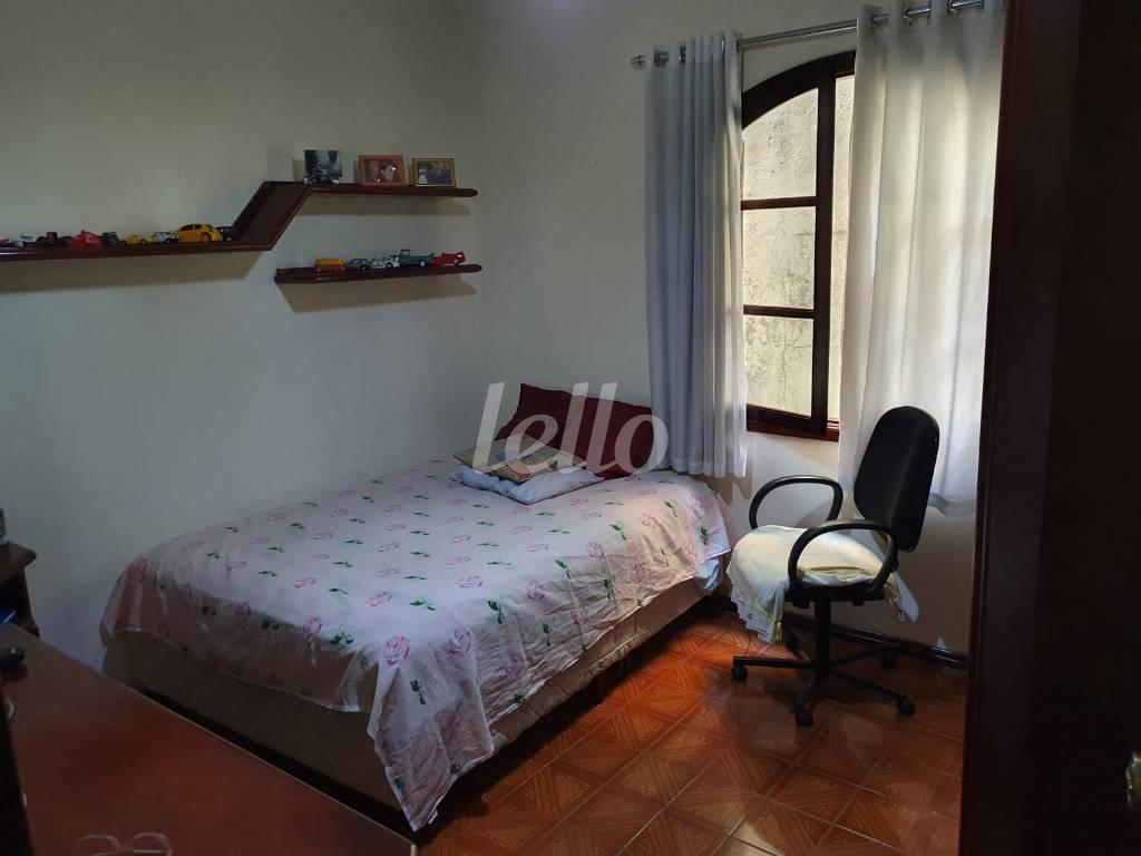 DORMITÓRIO1 de Casa à venda, sobrado com 242 m², 3 quartos e 2 vagas em Vila Bartira - Santo André