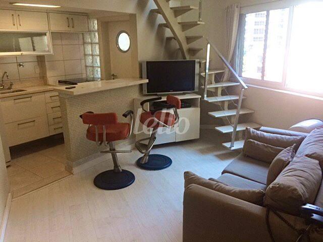 LIVING de Apartamento à venda, Duplex com 45 m², 1 quarto e 1 vaga em Vila Nova Conceição - São Paulo