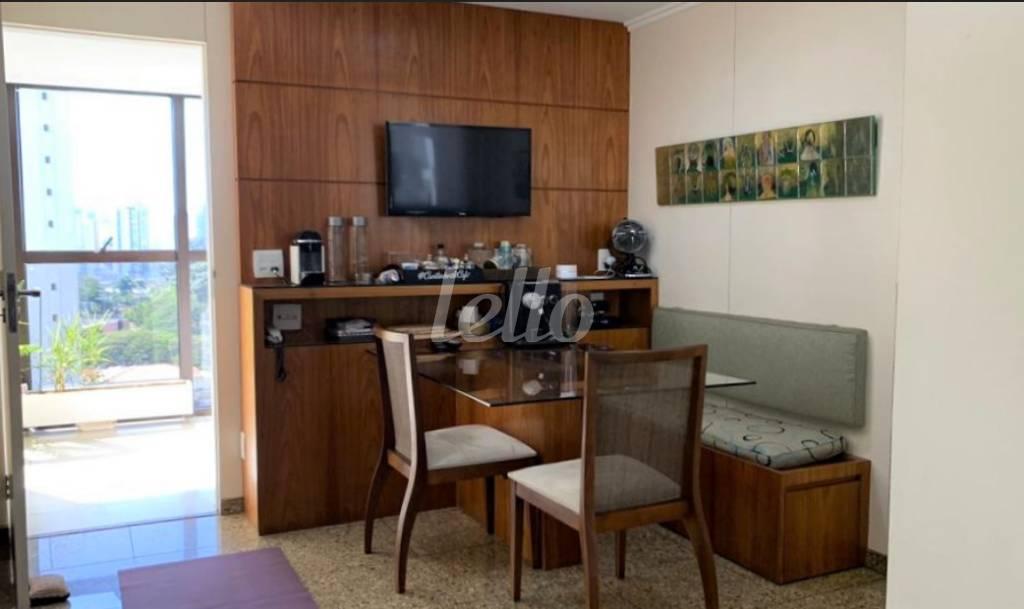 SALA DE ALMOÇO de Apartamento à venda, Padrão com 250 m², 3 quartos e 4 vagas em Indianópolis - São Paulo