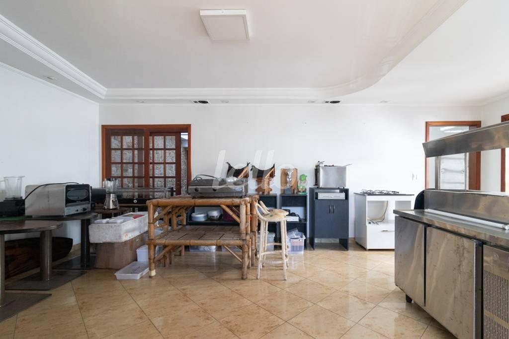 2 - SALA (5) de Casa à venda, térrea com 261 m², 3 quartos e 10 vagas em Vila Graciosa - São Paulo