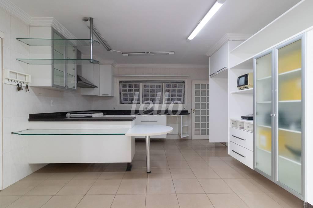 9 - COZINHA (1) de Casa à venda, térrea com 261 m², 3 quartos e 10 vagas em Vila Graciosa - São Paulo