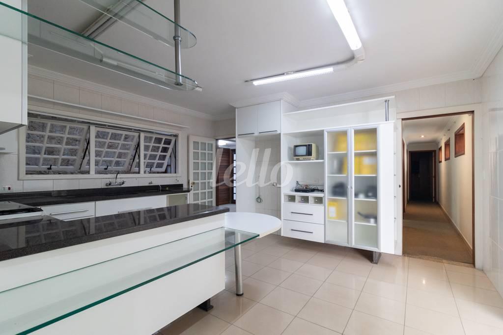 10 - COZINHA (1) de Casa à venda, térrea com 261 m², 3 quartos e 10 vagas em Vila Graciosa - São Paulo