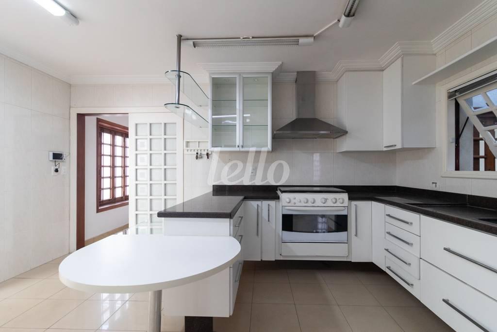 12 - COZINHA de Casa à venda, térrea com 261 m², 3 quartos e 10 vagas em Vila Graciosa - São Paulo