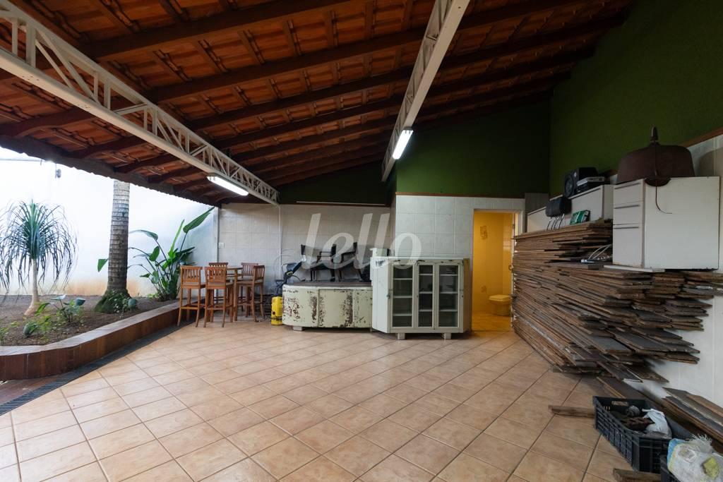 37 - ÁREA EXTERNA de Casa à venda, térrea com 261 m², 3 quartos e 10 vagas em Vila Graciosa - São Paulo