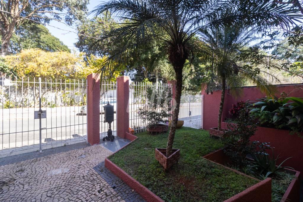 ENTRADA de Casa à venda, sobrado com 289 m², 3 quartos e 6 vagas em Jardim Avelino - São Paulo