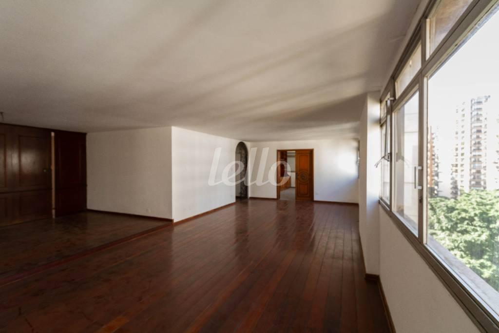 SALA de Apartamento para alugar, Padrão com 210 m², 3 quartos e 2 vagas em Jardim Europa - São Paulo