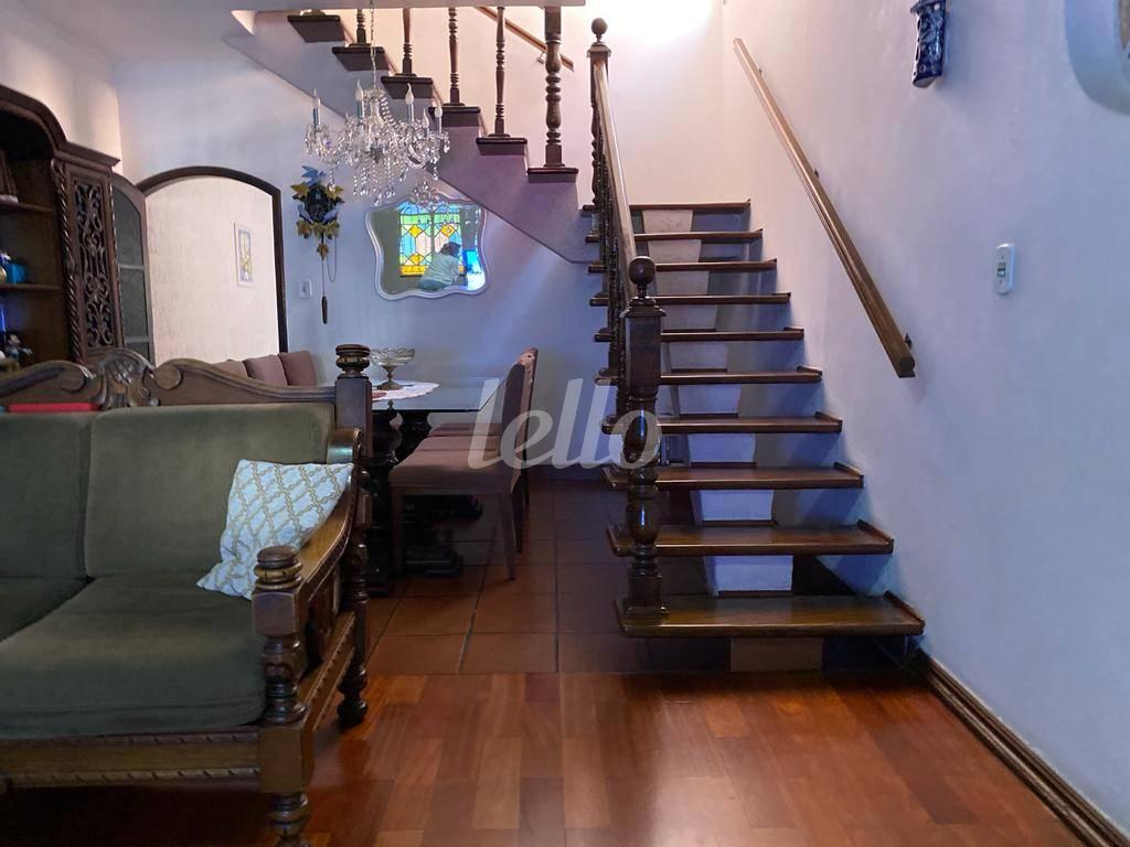 ESCADA de Casa à venda, sobrado com 248 m², 3 quartos e 2 vagas em Tatuapé - São Paulo