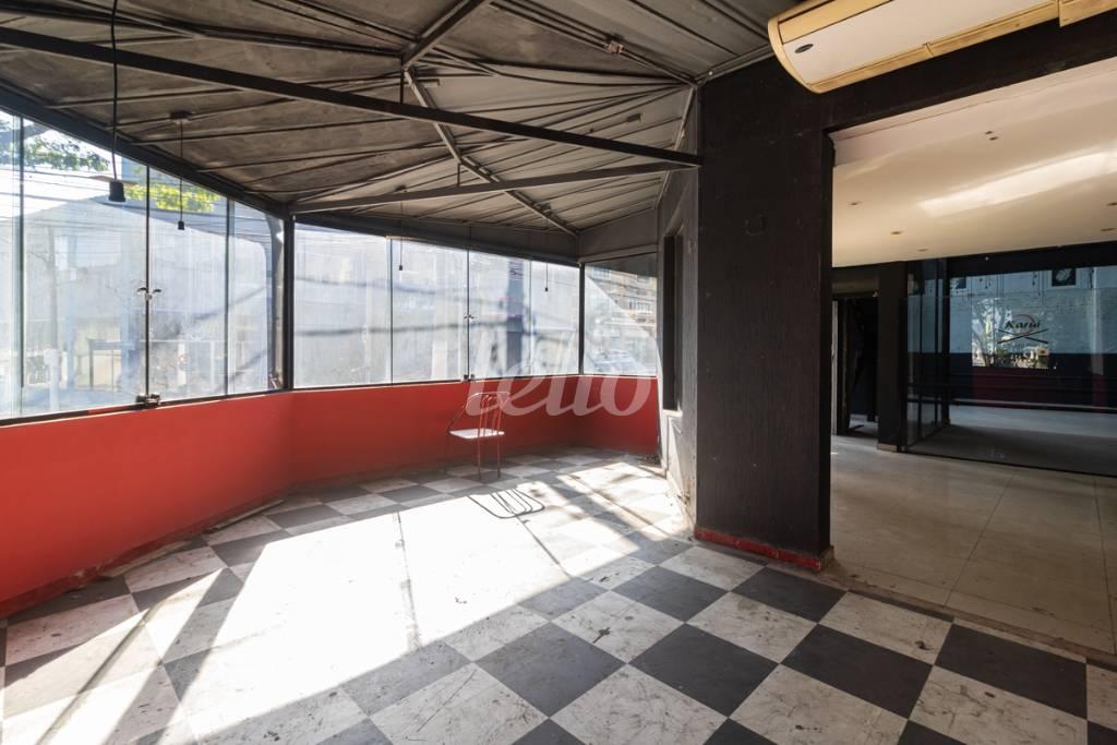 SALÃO de Salão para alugar, Padrão com 300 m², e 3 vagas em Lauzane Paulista - São Paulo