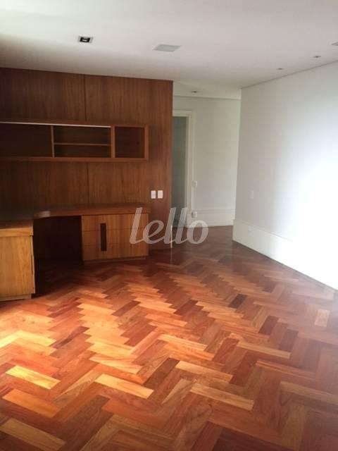 DORMITÓRIO de Apartamento para alugar, Duplex com 733 m², 4 quartos e 3 vagas em Jardim Morumbi - São Paulo