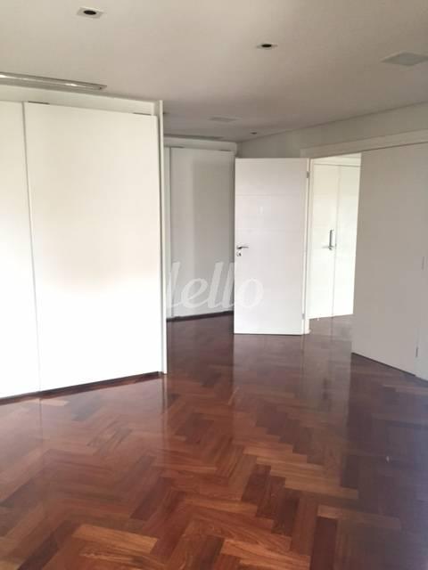SUITE de Apartamento para alugar, Duplex com 733 m², 4 quartos e 3 vagas em Jardim Morumbi - São Paulo