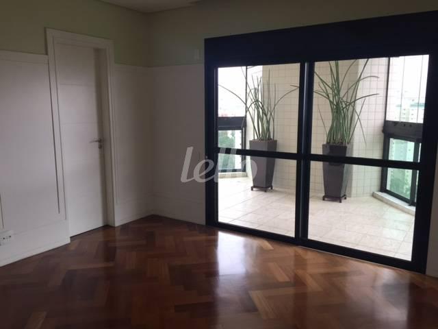 DORMITÓRIO de Apartamento para alugar, Duplex com 733 m², 4 quartos e 3 vagas em Jardim Morumbi - São Paulo