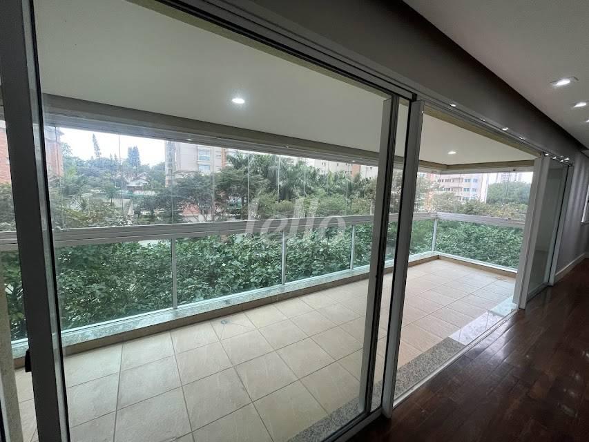 VARANDA de Apartamento à venda, Padrão com 169 m², 4 quartos e 3 vagas em Brooklin Paulista - São Paulo