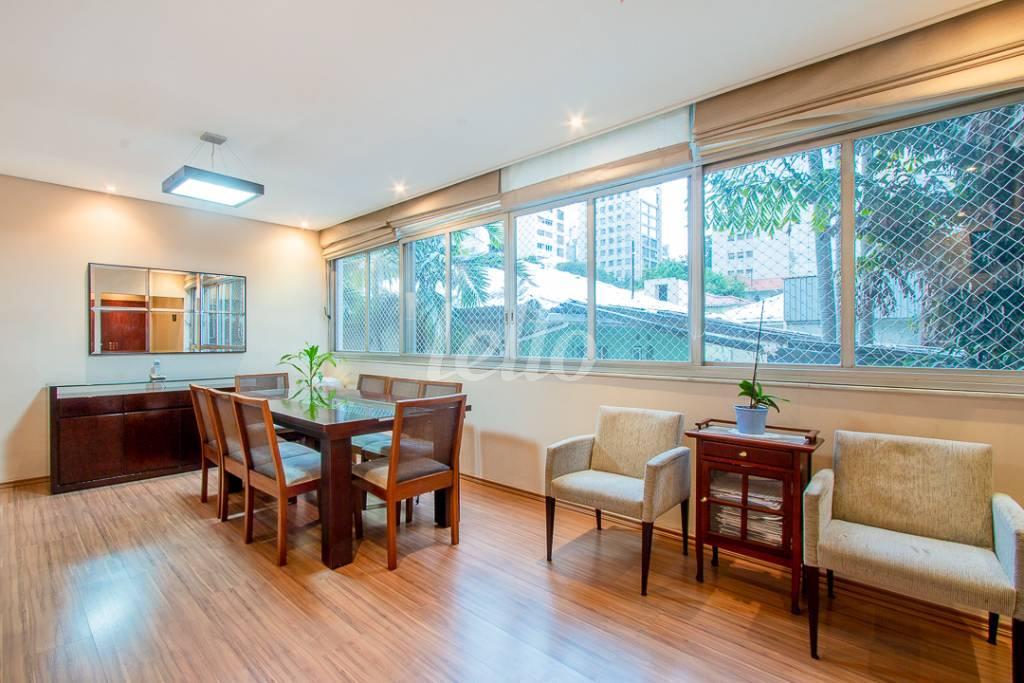 SALA de Apartamento à venda, Padrão com 140 m², 3 quartos e 1 vaga em Jardins - São Paulo