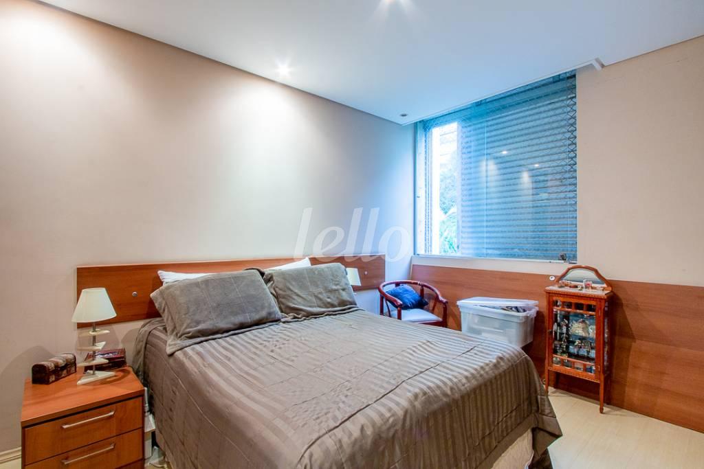 DORMITÓRIO de Apartamento à venda, Padrão com 140 m², 3 quartos e 1 vaga em Jardins - São Paulo