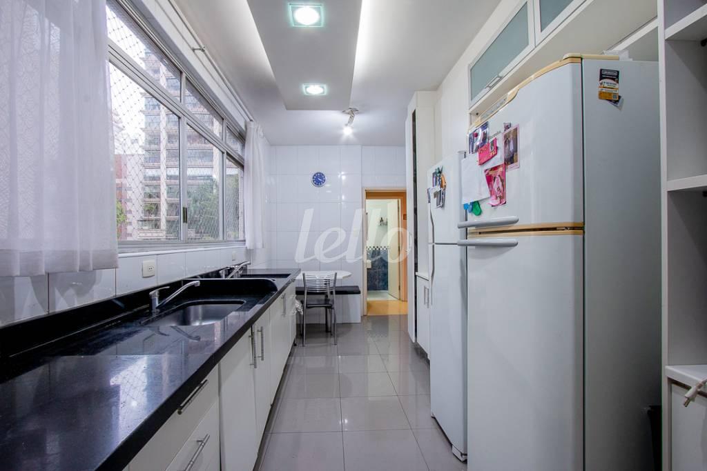 COZINHA de Apartamento à venda, Padrão com 140 m², 3 quartos e 1 vaga em Jardins - São Paulo