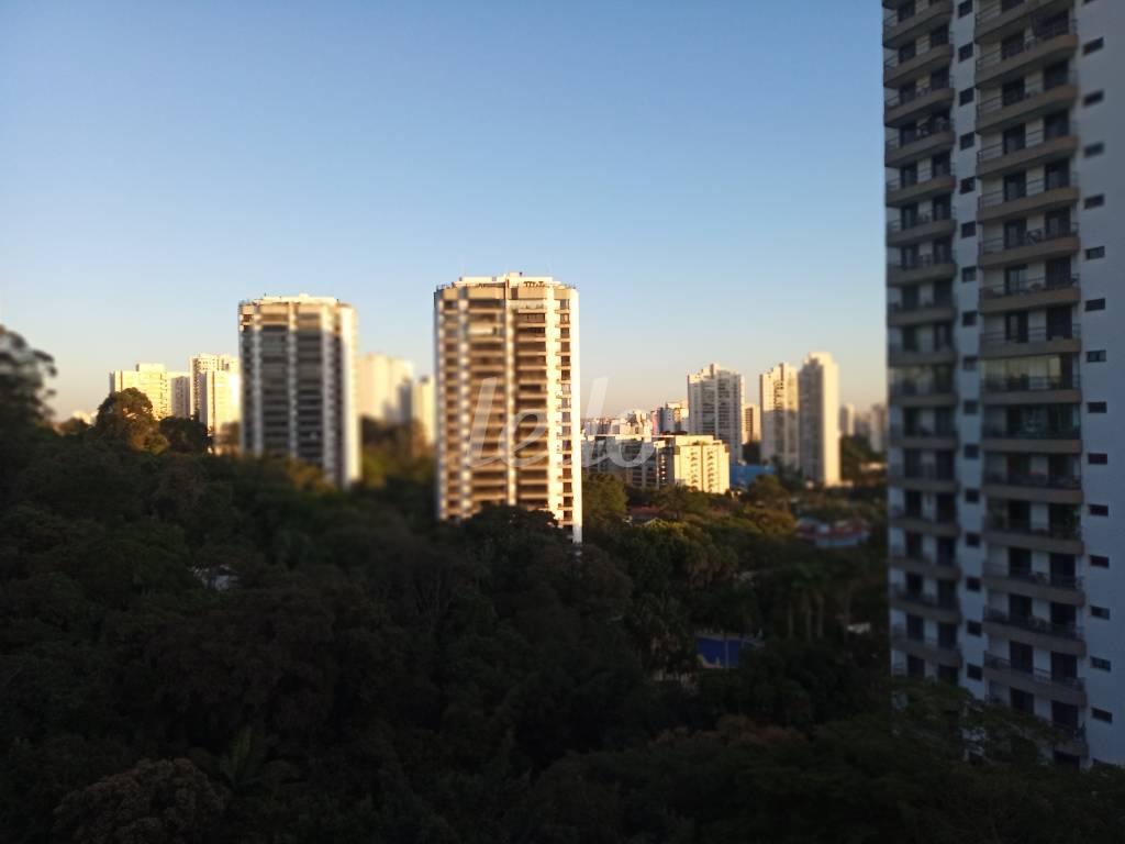 VISTA DA VARANDA SALAS de Apartamento para alugar, Padrão com 337 m², 4 quartos e 3 vagas em Santo Amaro - São Paulo