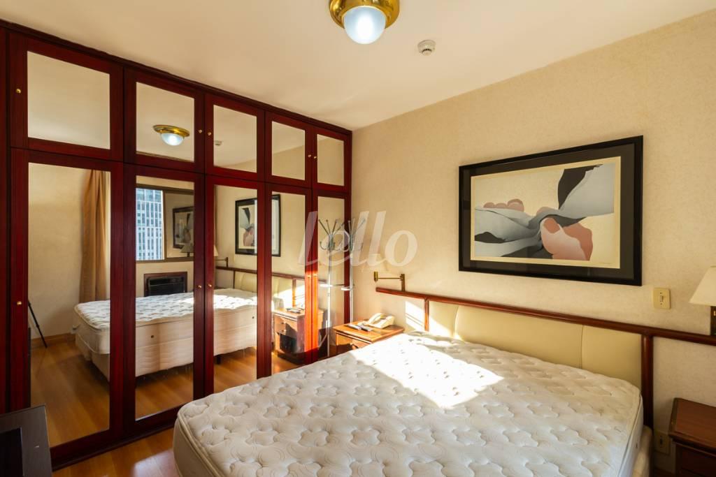 DORMITÓRIO de Apartamento para alugar, Padrão com 52 m², 1 quarto e 1 vaga em Bela Vista - São Paulo