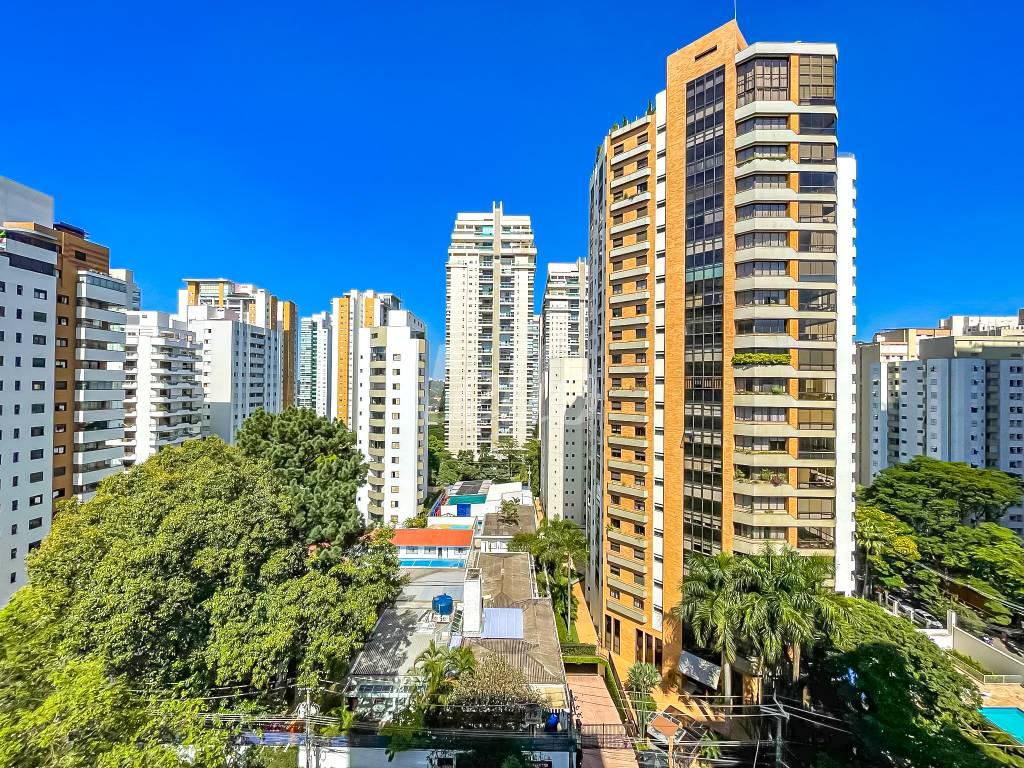 VISTA de Apartamento à venda, Padrão com 184 m², 4 quartos e 2 vagas em Campo Belo - São Paulo