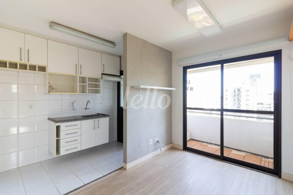 SALA de Apartamento para alugar, Padrão com 33 m², 1 quarto e 1 vaga em Vila Pompeia - São Paulo