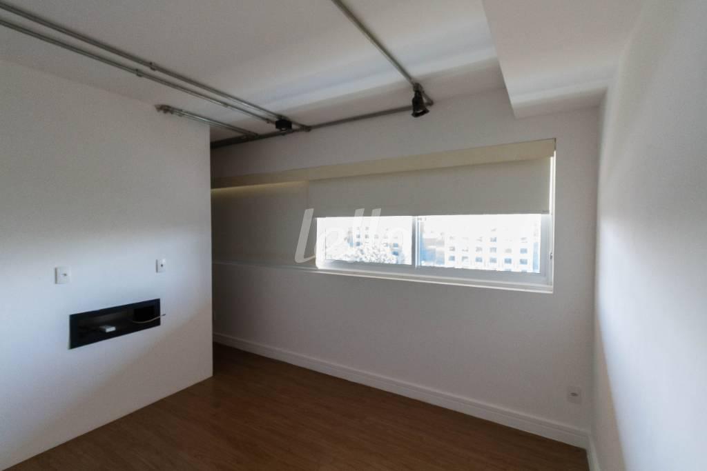 DORMITÓRIO 1 SUÍTE de Apartamento para alugar, Padrão com 85 m², 1 quarto e 1 vaga em Vila Gertrudes - São Paulo