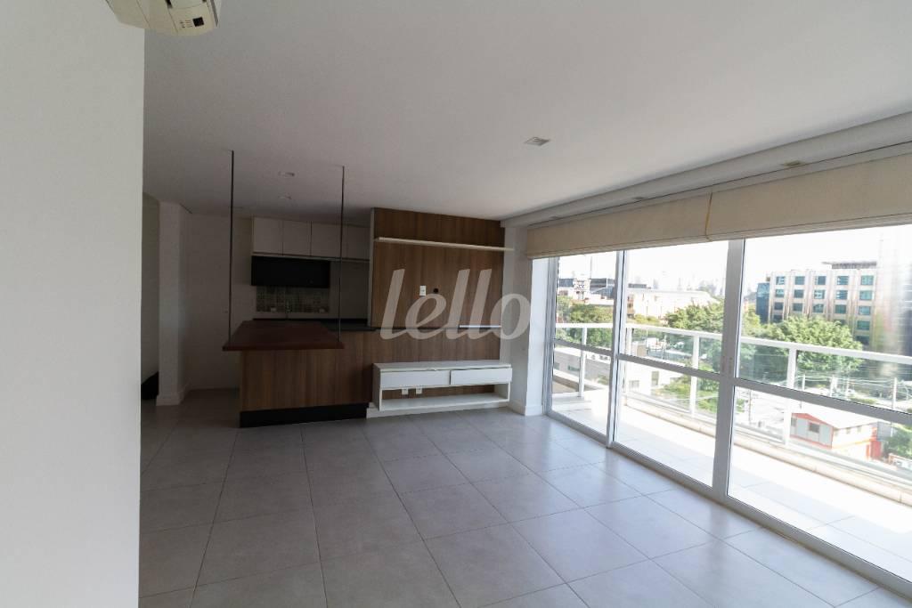 SALA de Apartamento para alugar, Padrão com 85 m², 1 quarto e 1 vaga em Vila Gertrudes - São Paulo