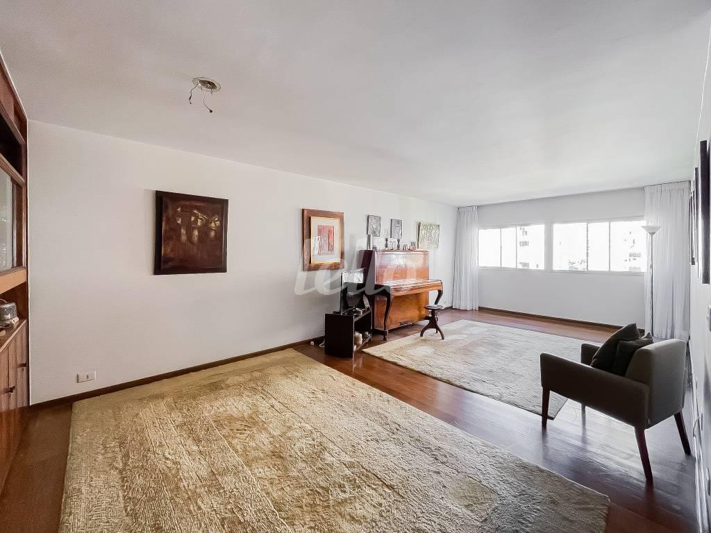 SALA de Apartamento à venda, Padrão com 184 m², 4 quartos e 2 vagas em Campo Belo - São Paulo
