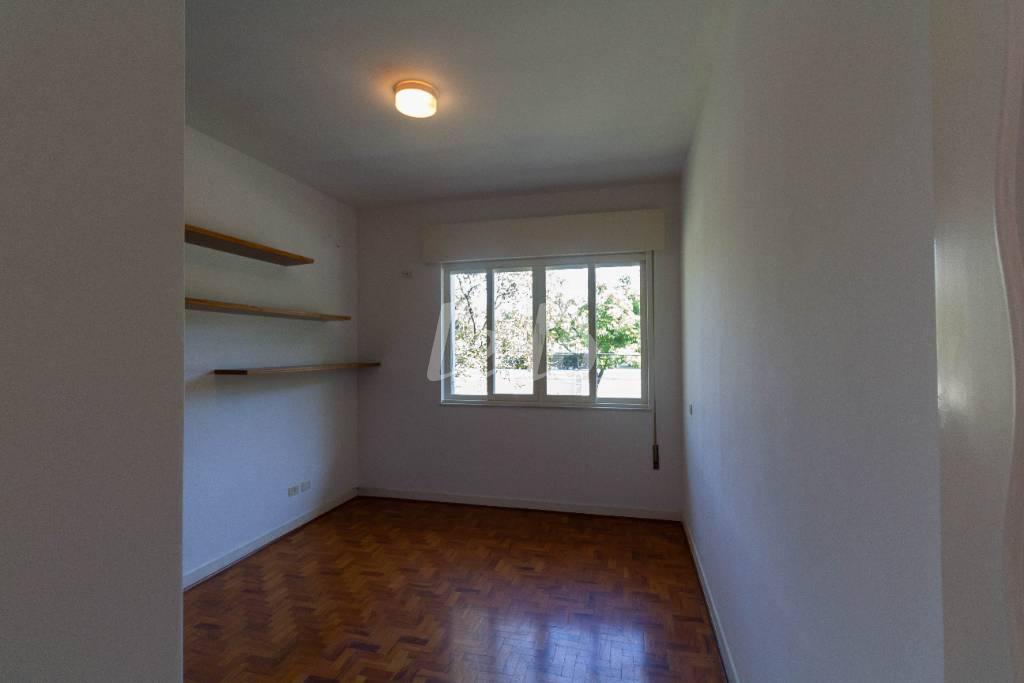 DORMITÓRIO 3 de Casa para alugar, sobrado com 375 m², 3 quartos e 4 vagas em Vila Clementino - São Paulo