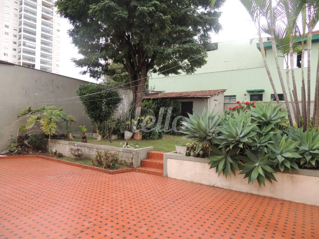 QUINTAL de Casa à venda, térrea com 100 m², 2 quartos e 6 vagas em Vila Independência - São Paulo
