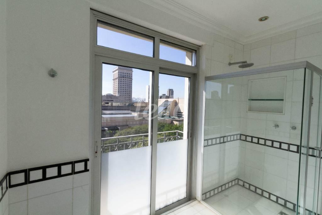 BANHEIRO DA SUÍTE 1 de Apartamento para alugar, Padrão com 470 m², 5 quartos e 3 vagas em Jardim Europa - São Paulo