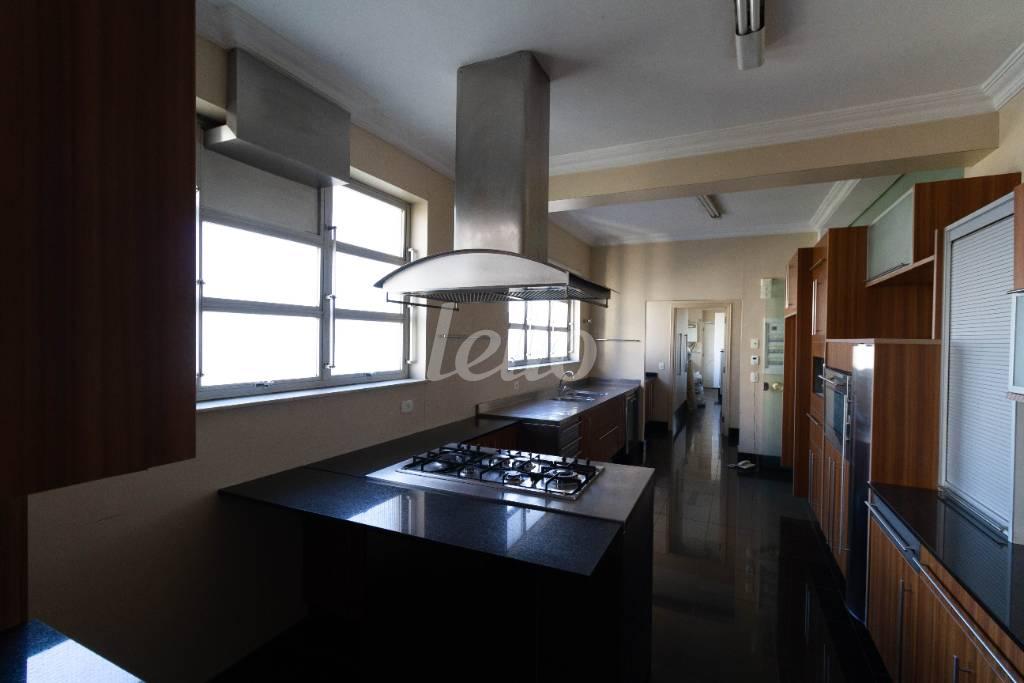 COZINHA de Apartamento para alugar, Padrão com 470 m², 5 quartos e 3 vagas em Jardim Europa - São Paulo