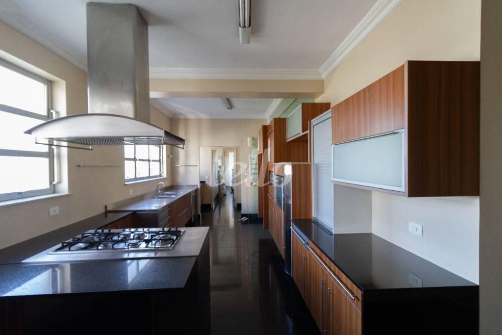 COZINHA de Apartamento para alugar, Padrão com 470 m², 5 quartos e 3 vagas em Jardim Europa - São Paulo