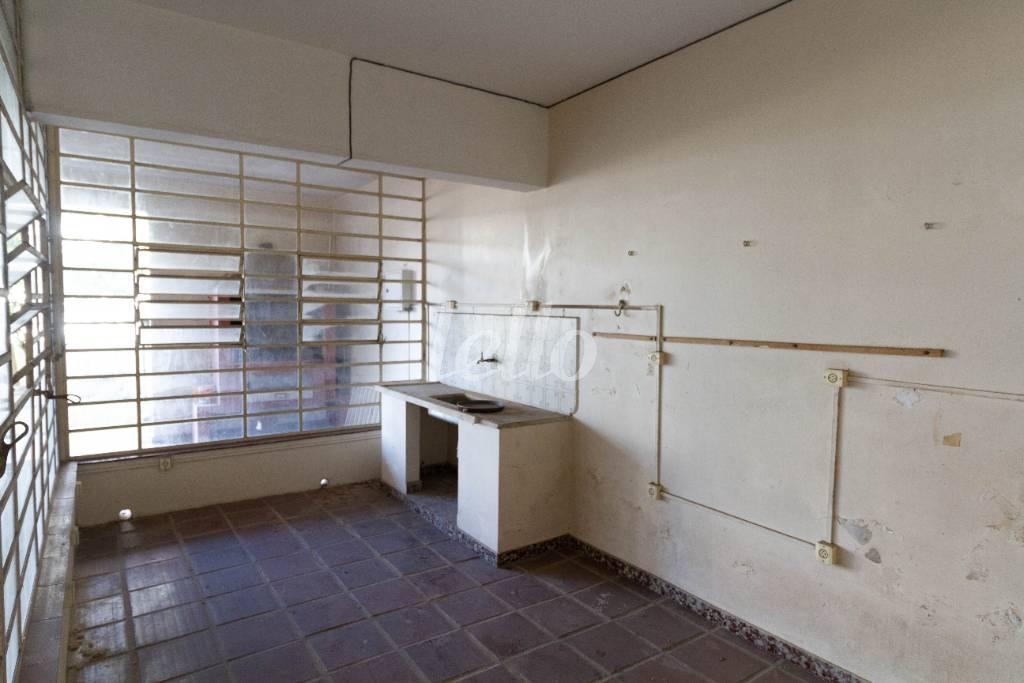 COZINHA INFERIOR de Casa para alugar, sobrado com 483 m², 5 quartos e 7 vagas em Vila Bastos - Santo André