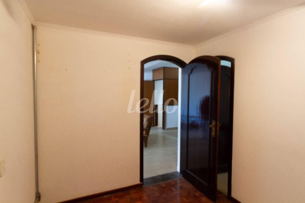 SUÍTE DE SERVIÇO de Casa para alugar, sobrado com 483 m², 5 quartos e 7 vagas em Vila Bastos - Santo André