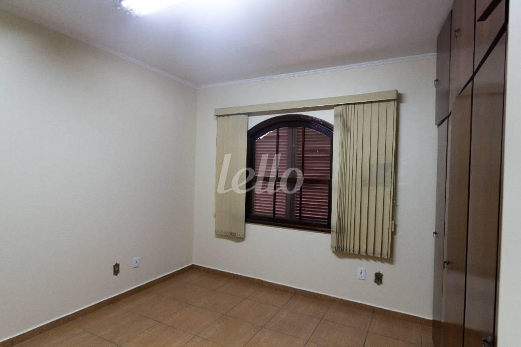 DORMITÓRIO 2 SUÍTE de Casa para alugar, sobrado com 483 m², 5 quartos e 7 vagas em Vila Bastos - Santo André