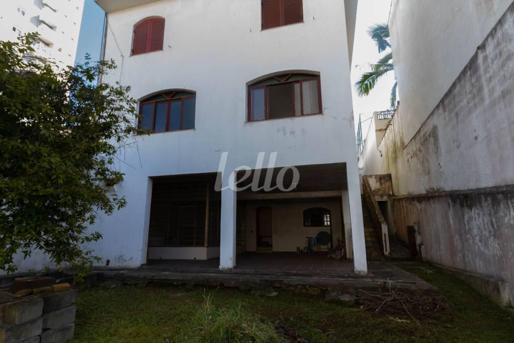 QUINTAL FUNDOS de Casa para alugar, sobrado com 483 m², 5 quartos e 7 vagas em Vila Bastos - Santo André