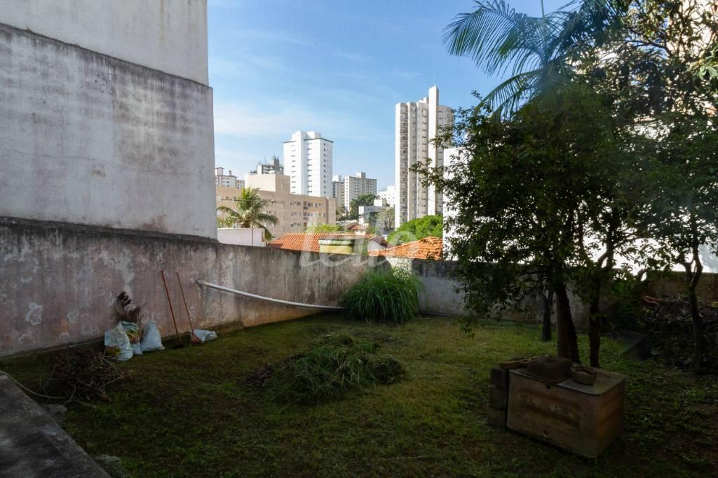QUINTAL FUNDOS de Casa para alugar, sobrado com 483 m², 5 quartos e 7 vagas em Vila Bastos - Santo André