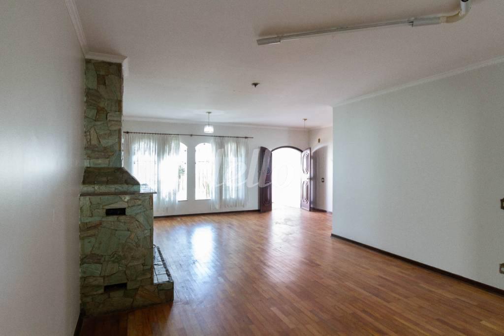 SALA de Casa para alugar, sobrado com 483 m², 5 quartos e 7 vagas em Vila Bastos - Santo André